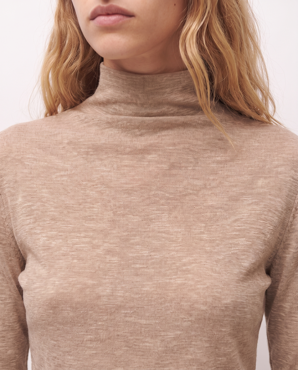 Camiseta cuello perkins con detalle en el cruce