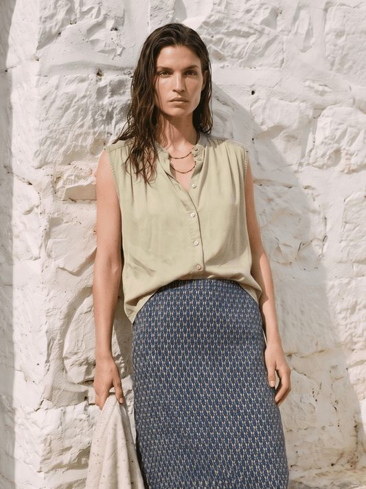 Tendencias camisetas y tops mujer verano 2026: tejidos, colores y siluetas que dominarán la temporada