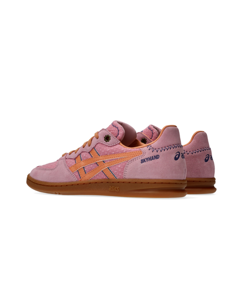 Deportivas rosas y naranjas
