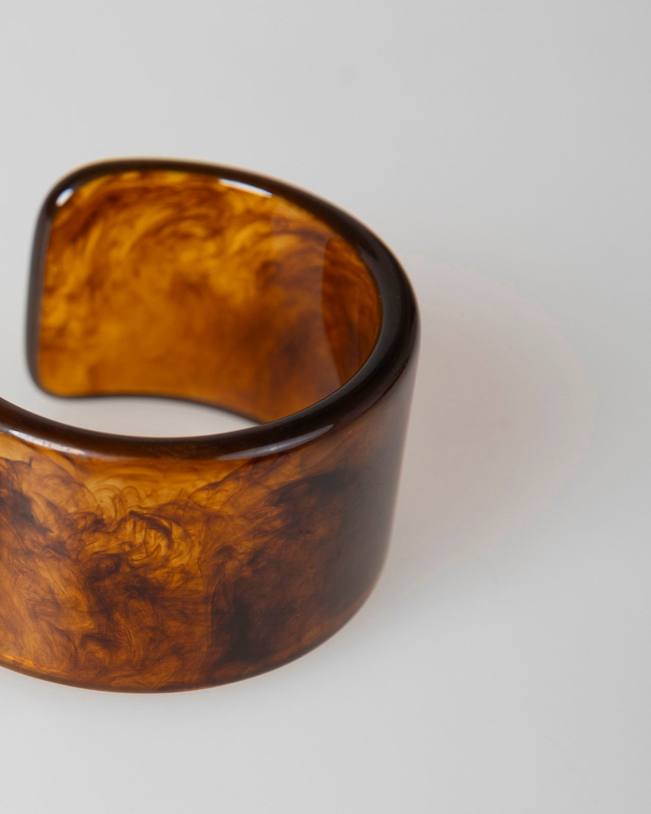 Pulsera rígida marrón