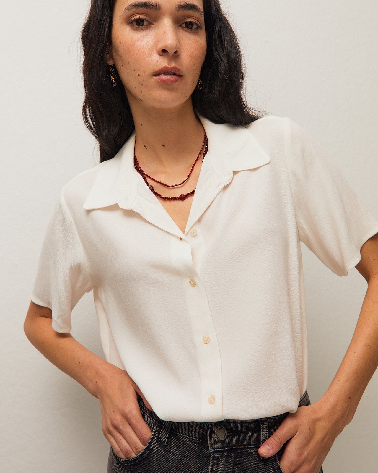 Camisa de manga corta cuello camisero redondo