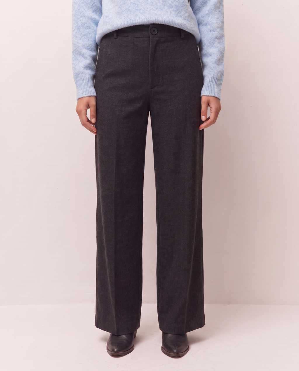 Pantalón ancho  detalle de bolsillos