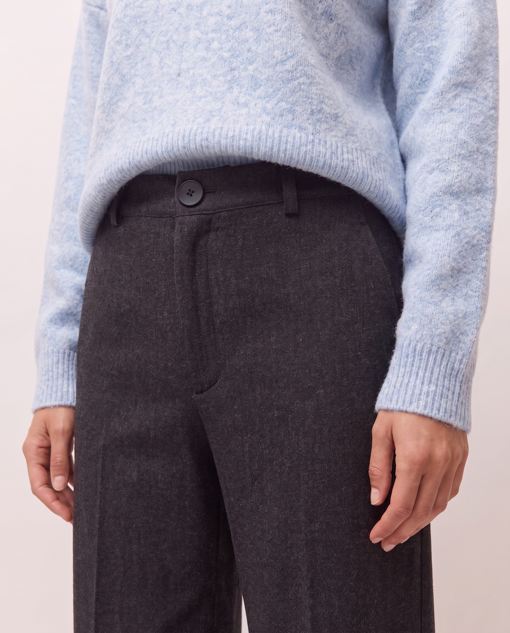 Pantalón ancho  detalle de bolsillos