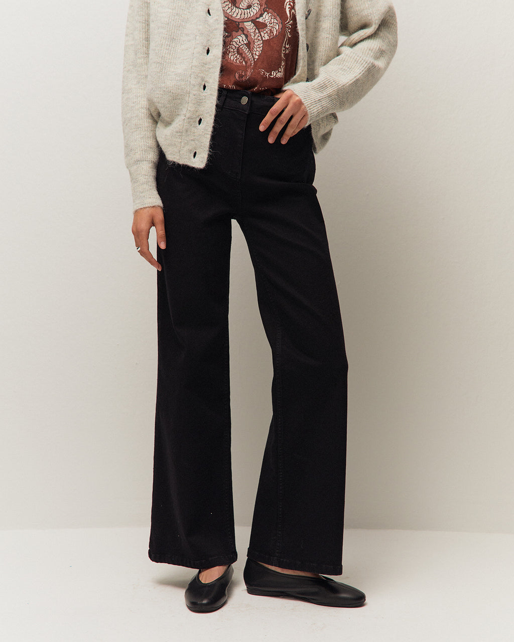 Pantalón denim con bolsillos de vivo