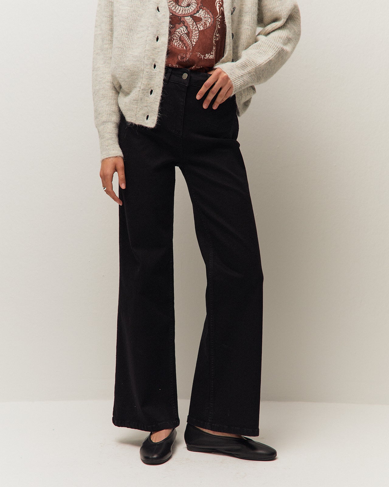 Pantalón denim con bolsillos de vivo