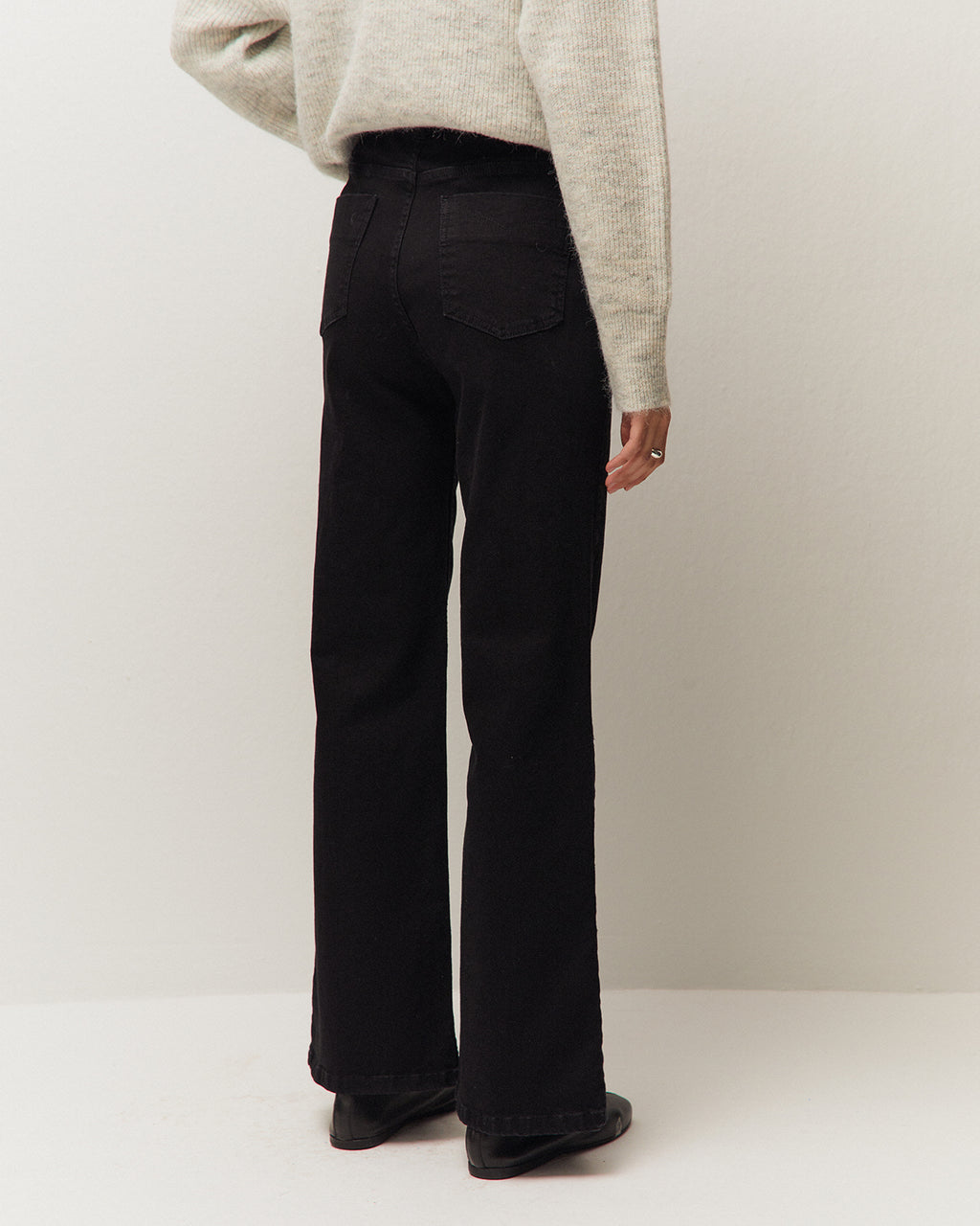 Pantalón denim con bolsillos de vivo