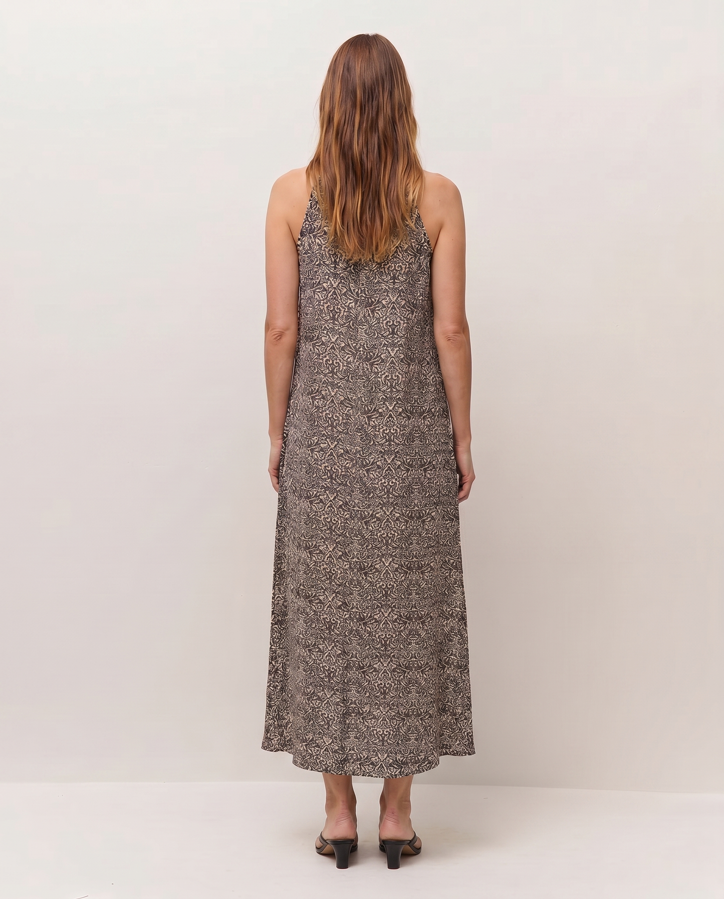 Vestido estampado con lurex, cuello halter