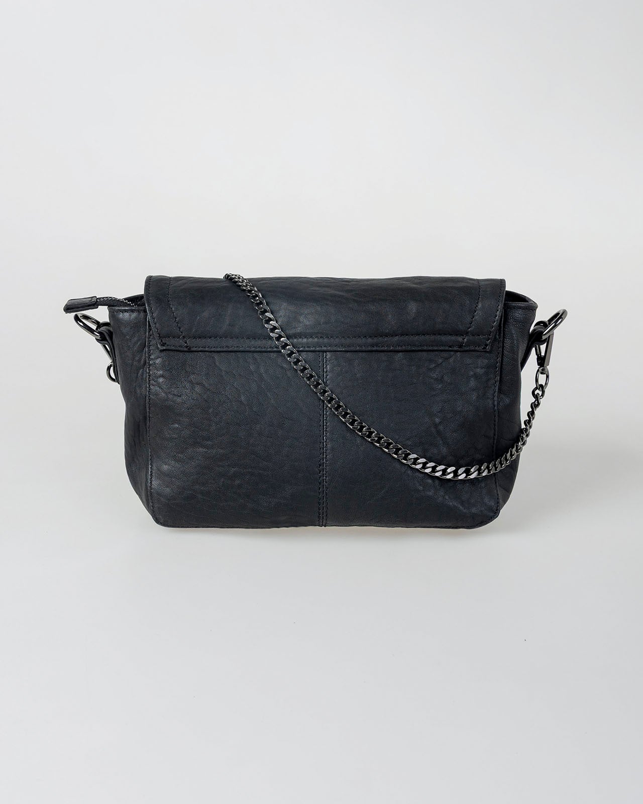 Sac en cuir clouté