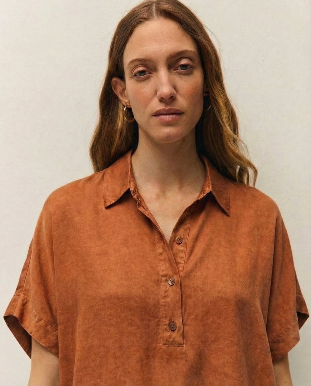 Camisa satinada efecto corrosivo