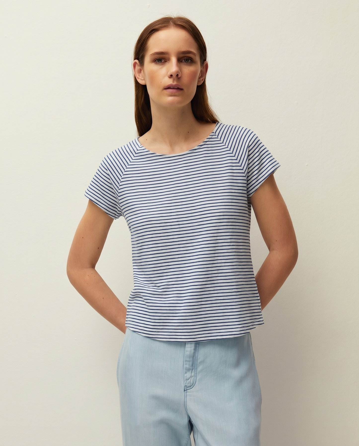Raglan sleeve t-shirt with flared hem