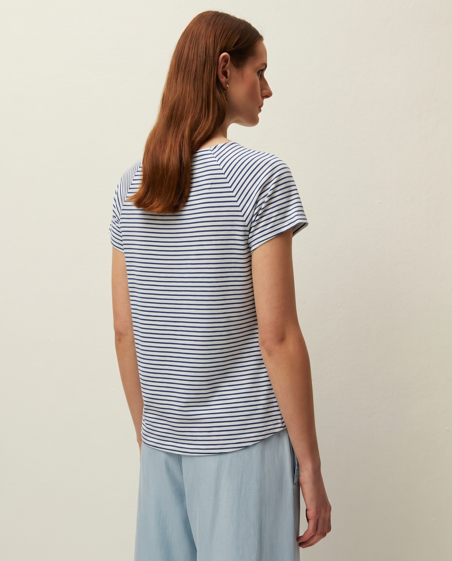 Raglan sleeve t-shirt with flared hem