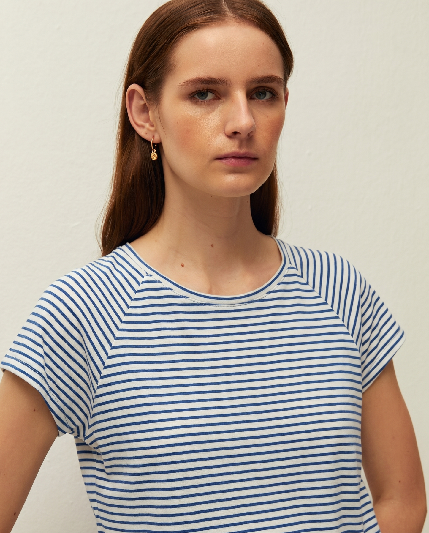 Raglan sleeve t-shirt with flared hem