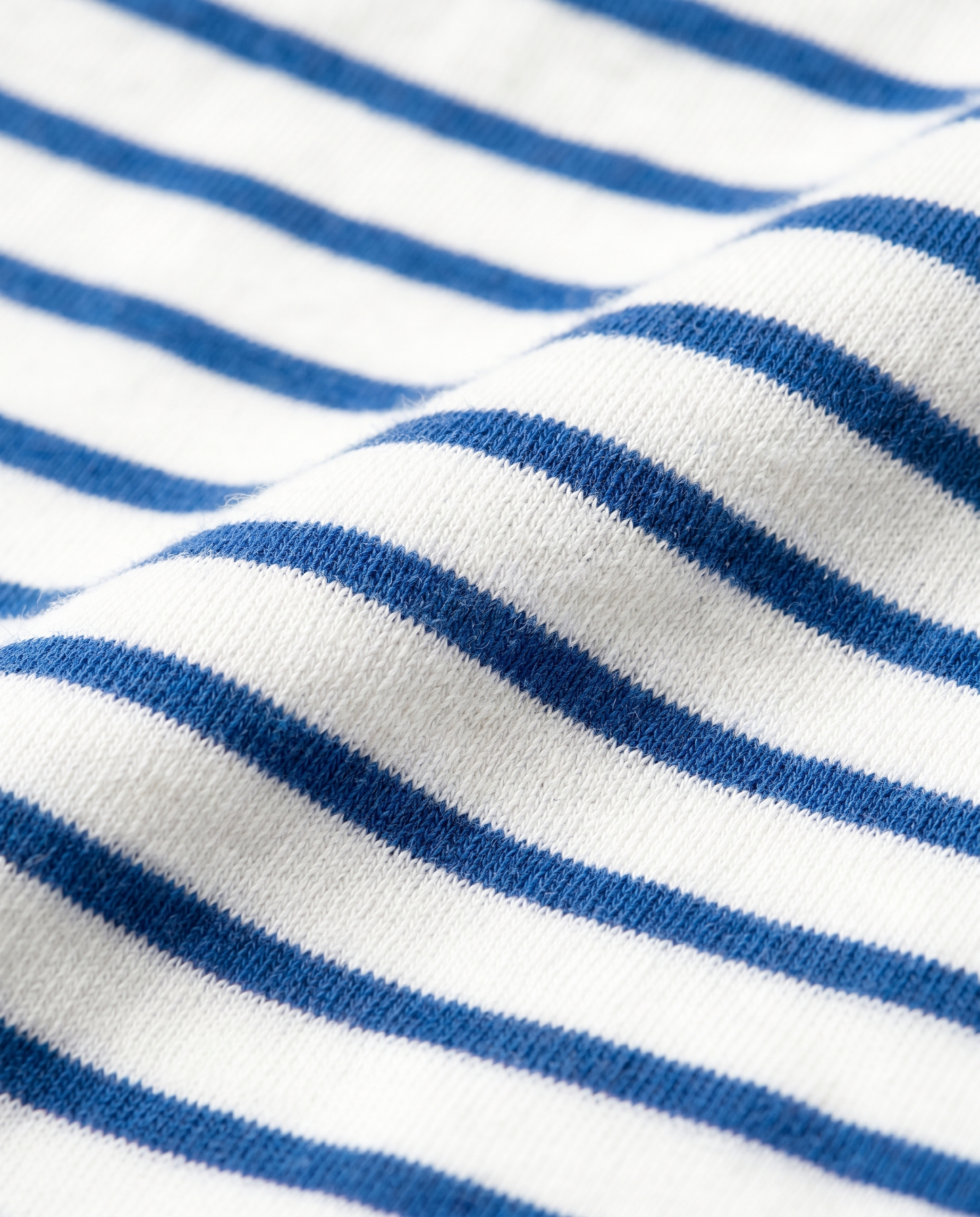 Raglan sleeve t-shirt with flared hem