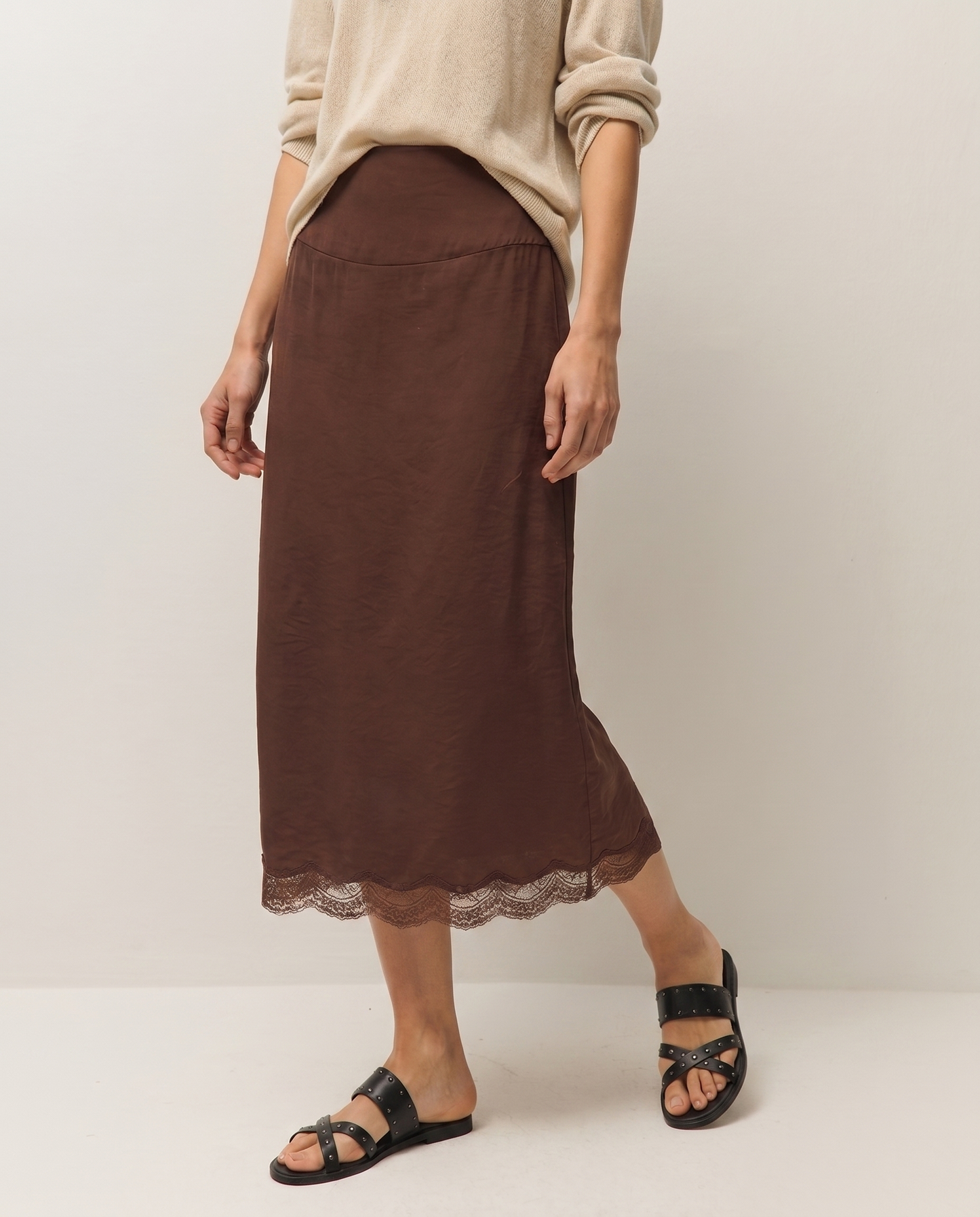 Midi lace skirt