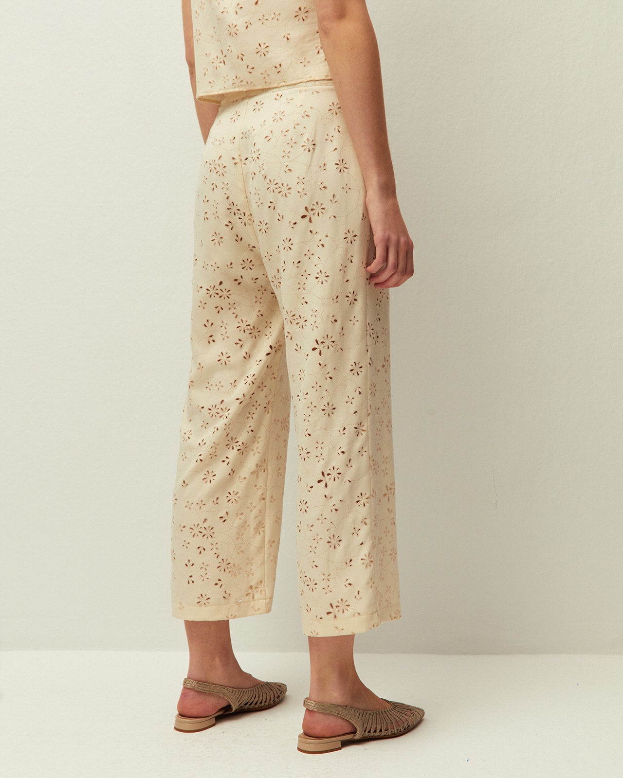 Capri crochet pants