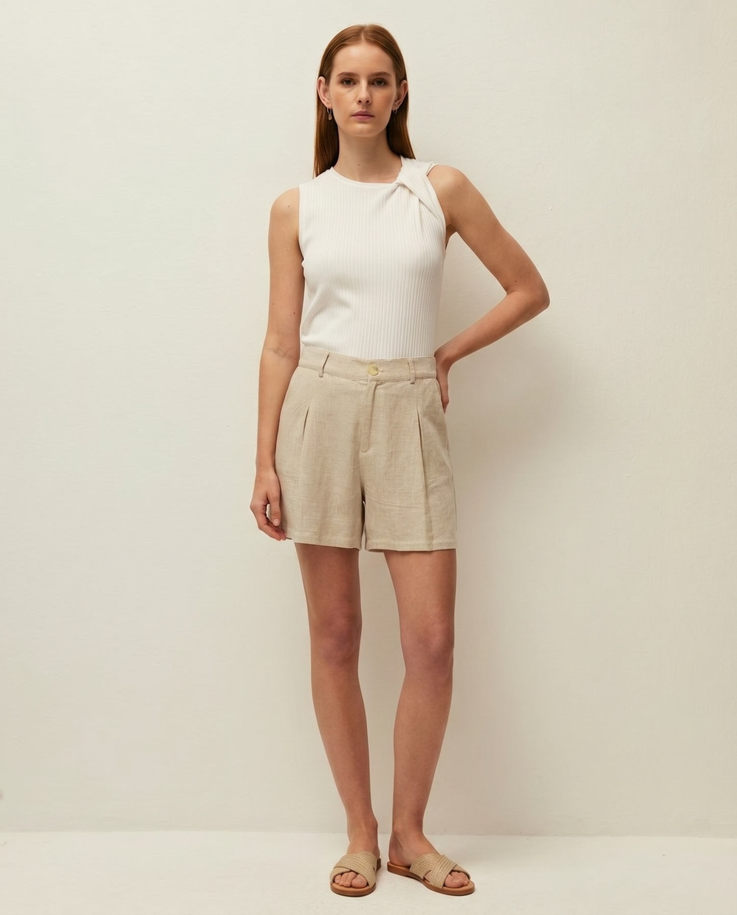 Linen shorts with front pleats