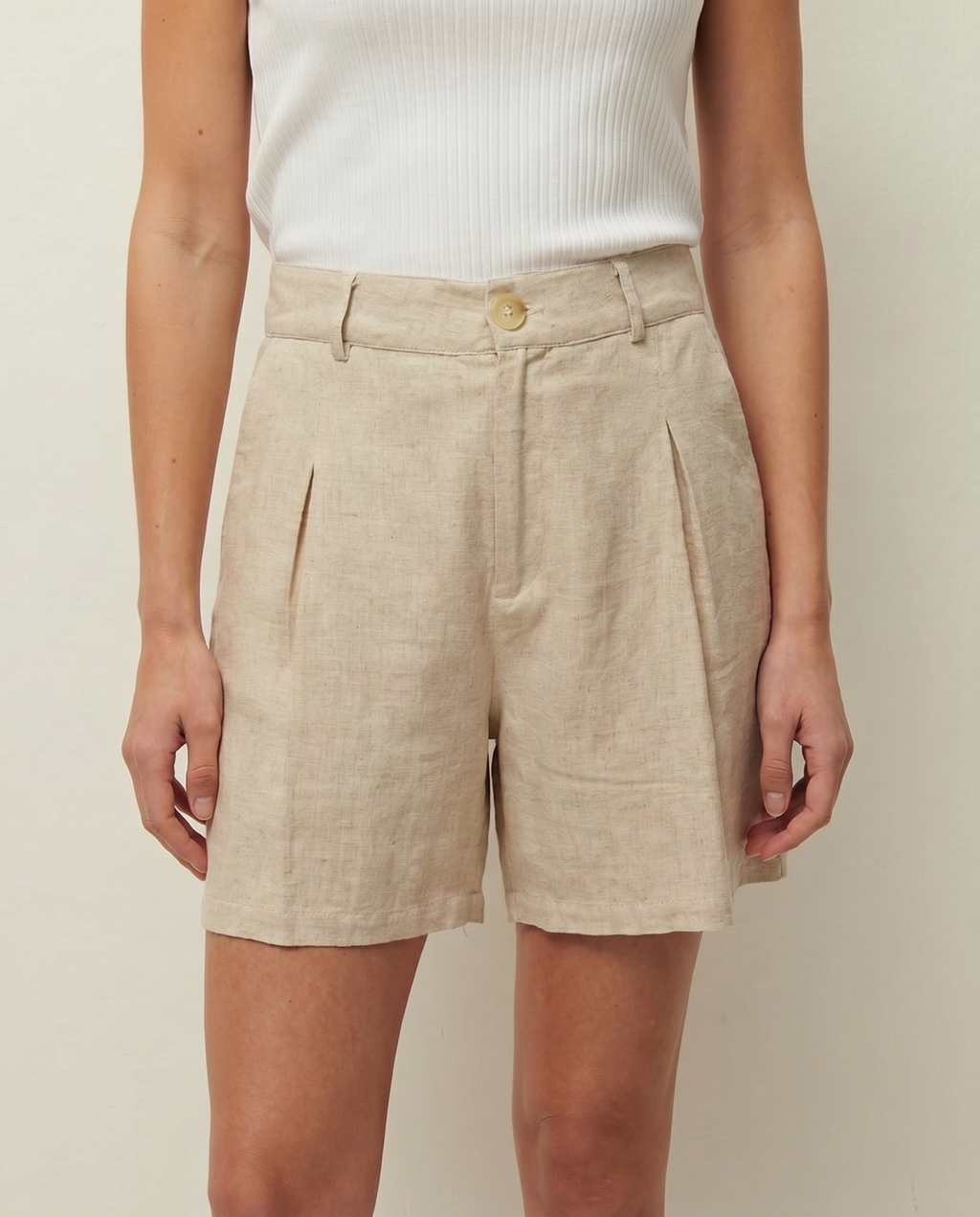 Short de lino con pinzas delanteras