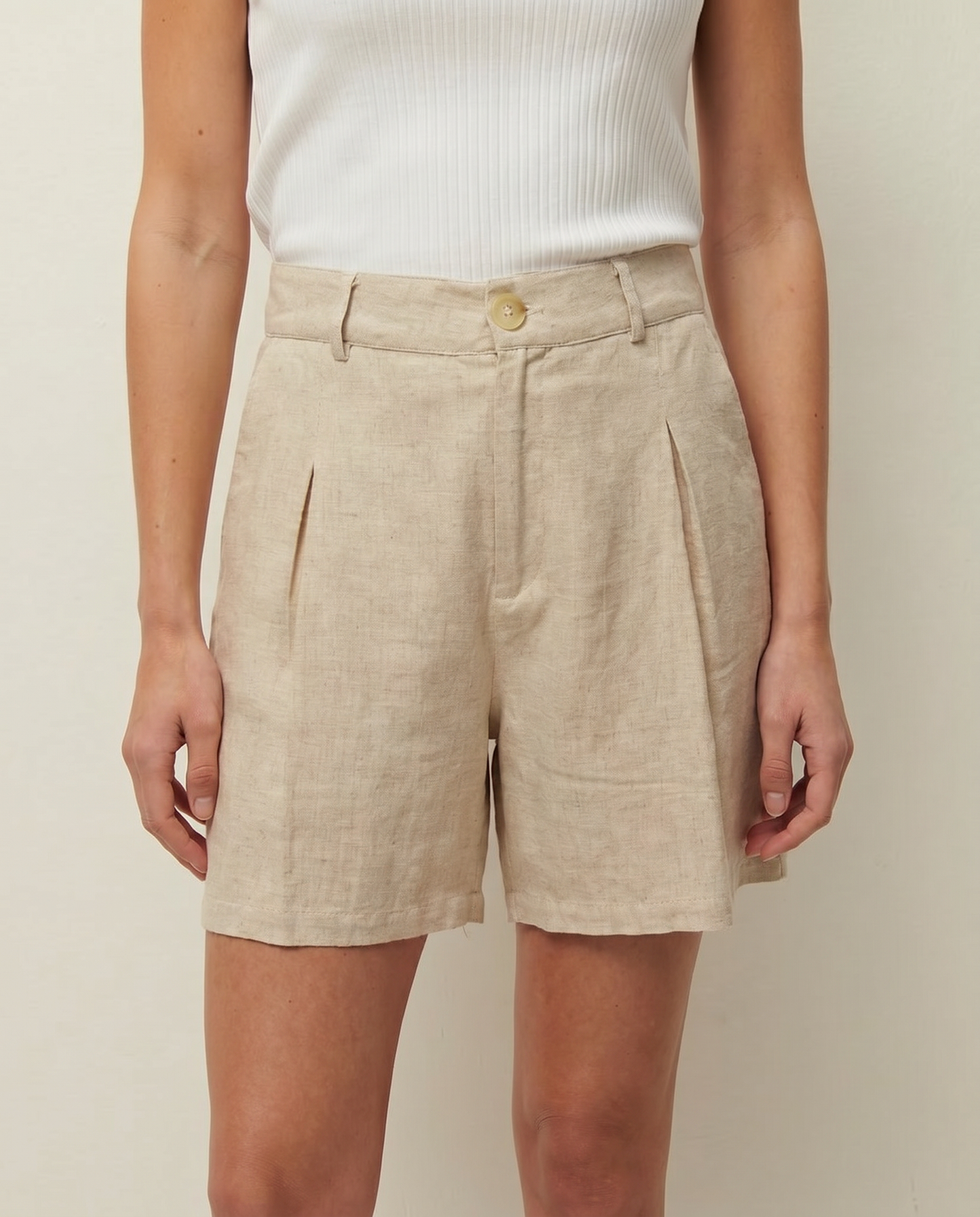 Linen shorts with front pleats