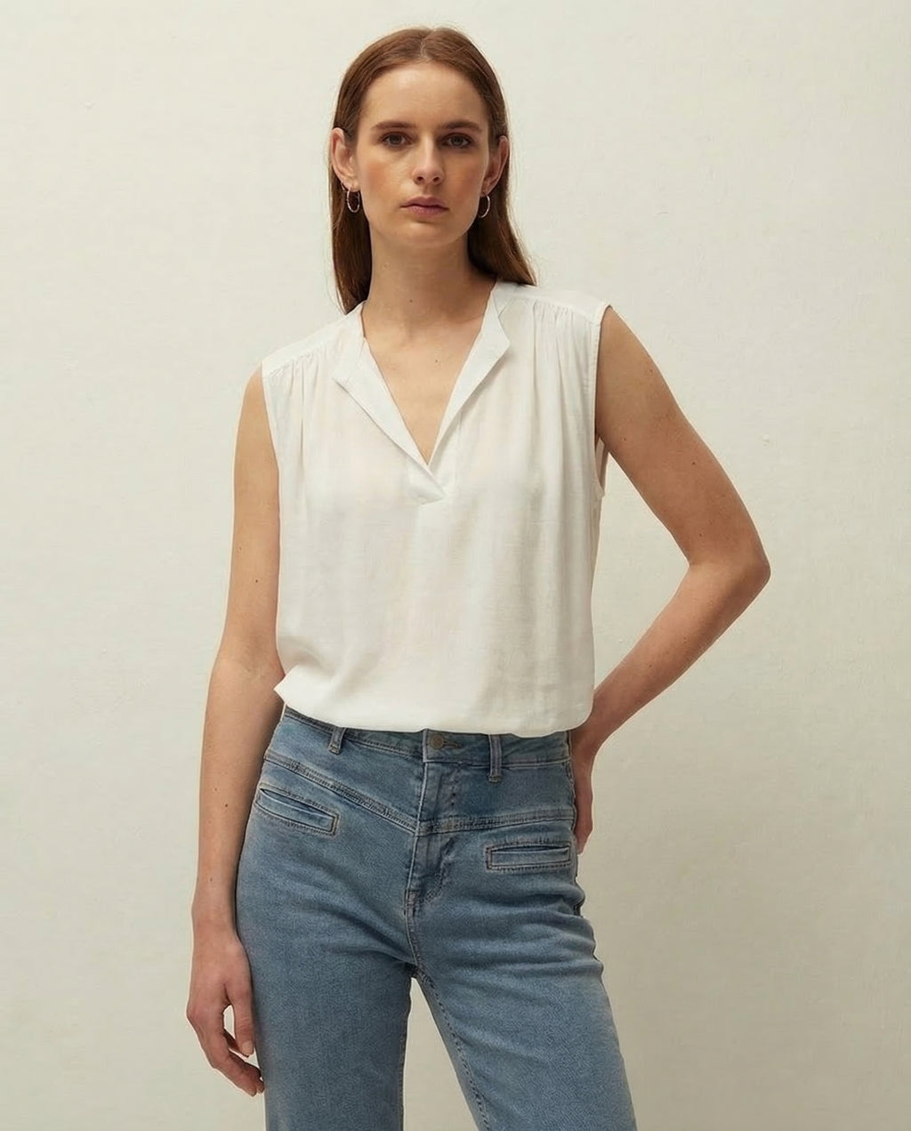 Sleeveless Mandarin collar top