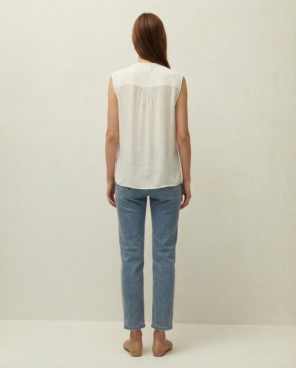 Sleeveless Mandarin collar top