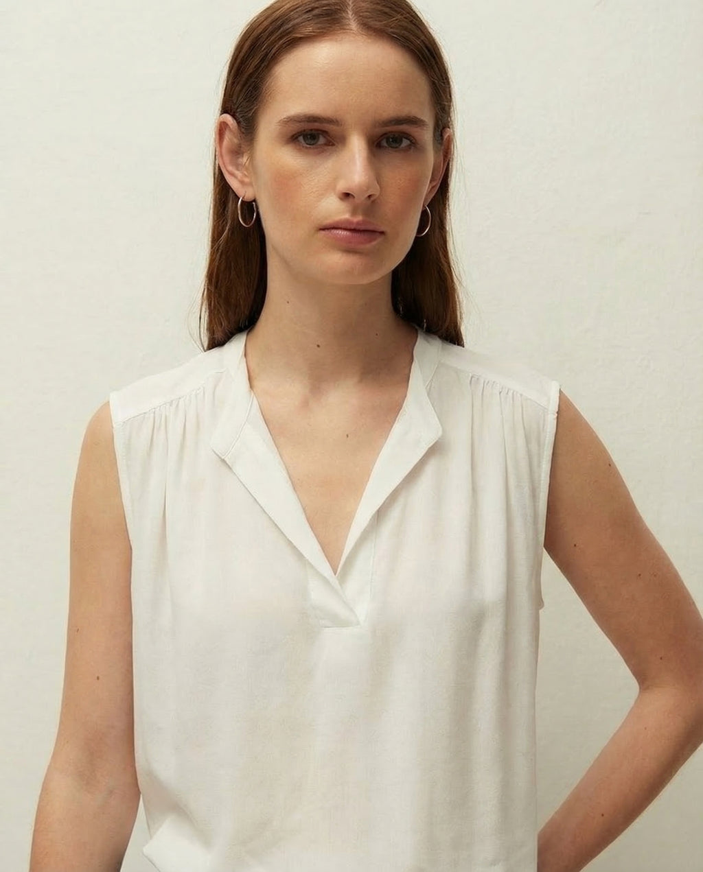 Sleeveless Mandarin collar top