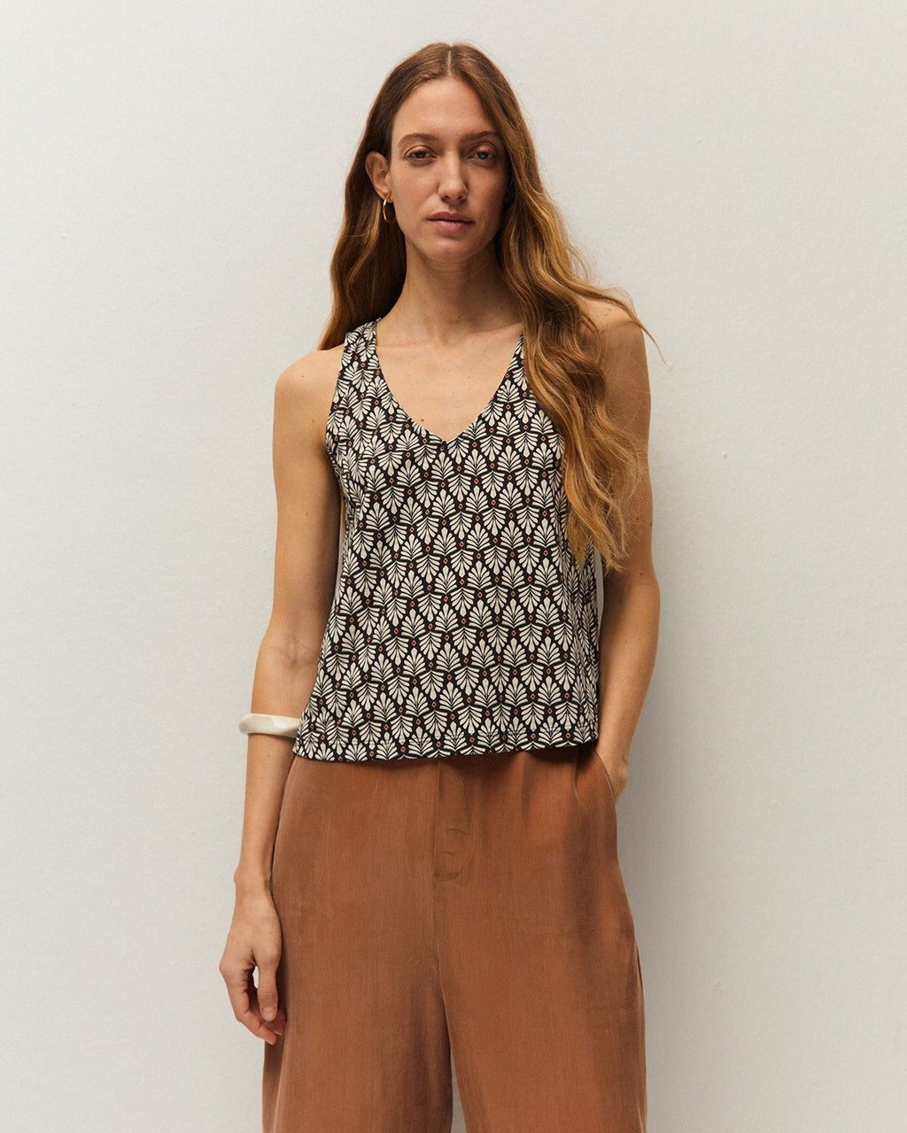 Sleeveless knot top