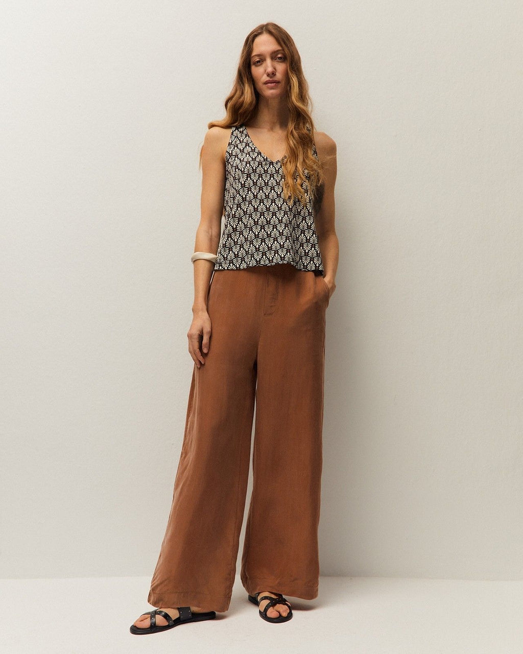 Sleeveless knot top