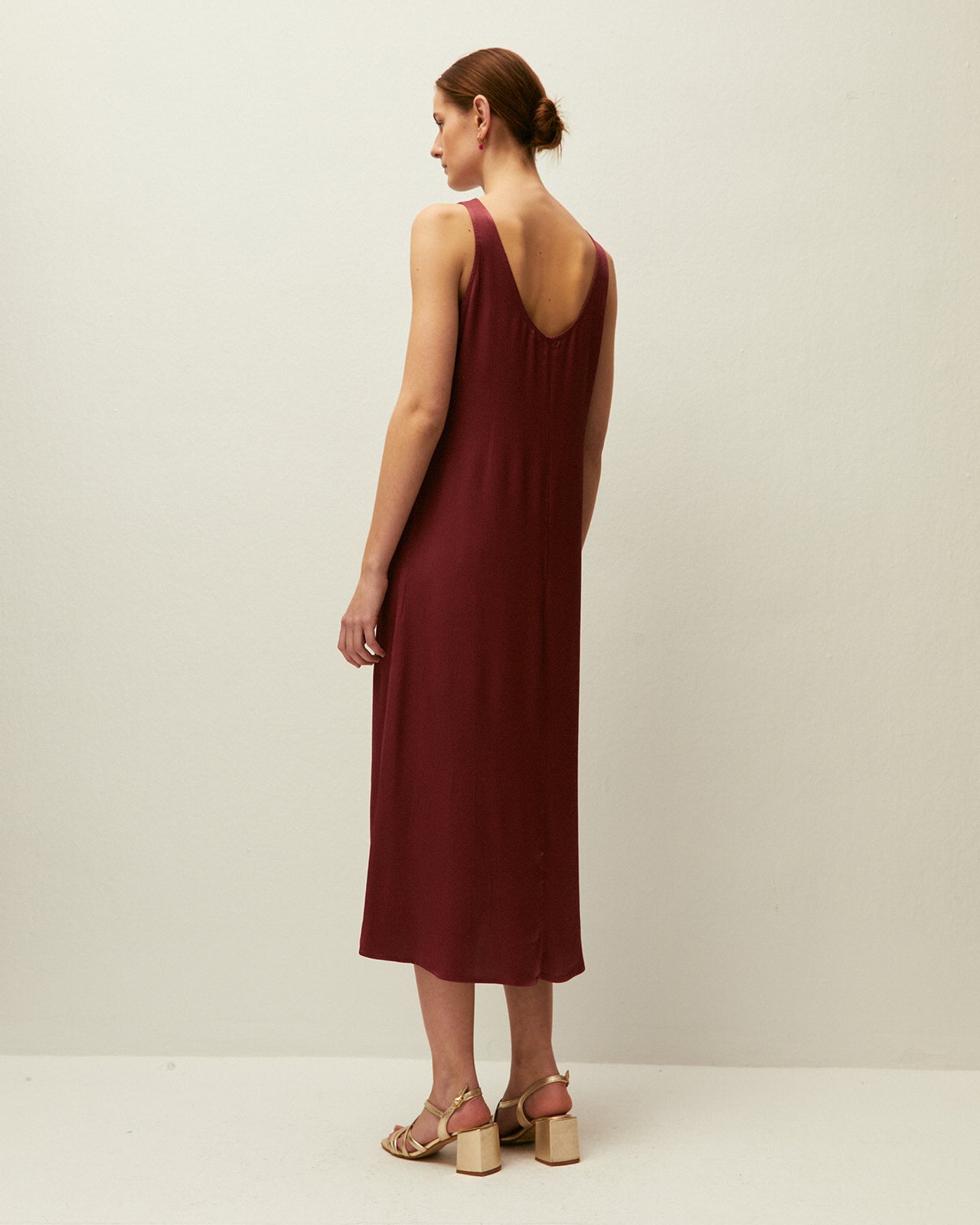 Vestido largo cuello caja