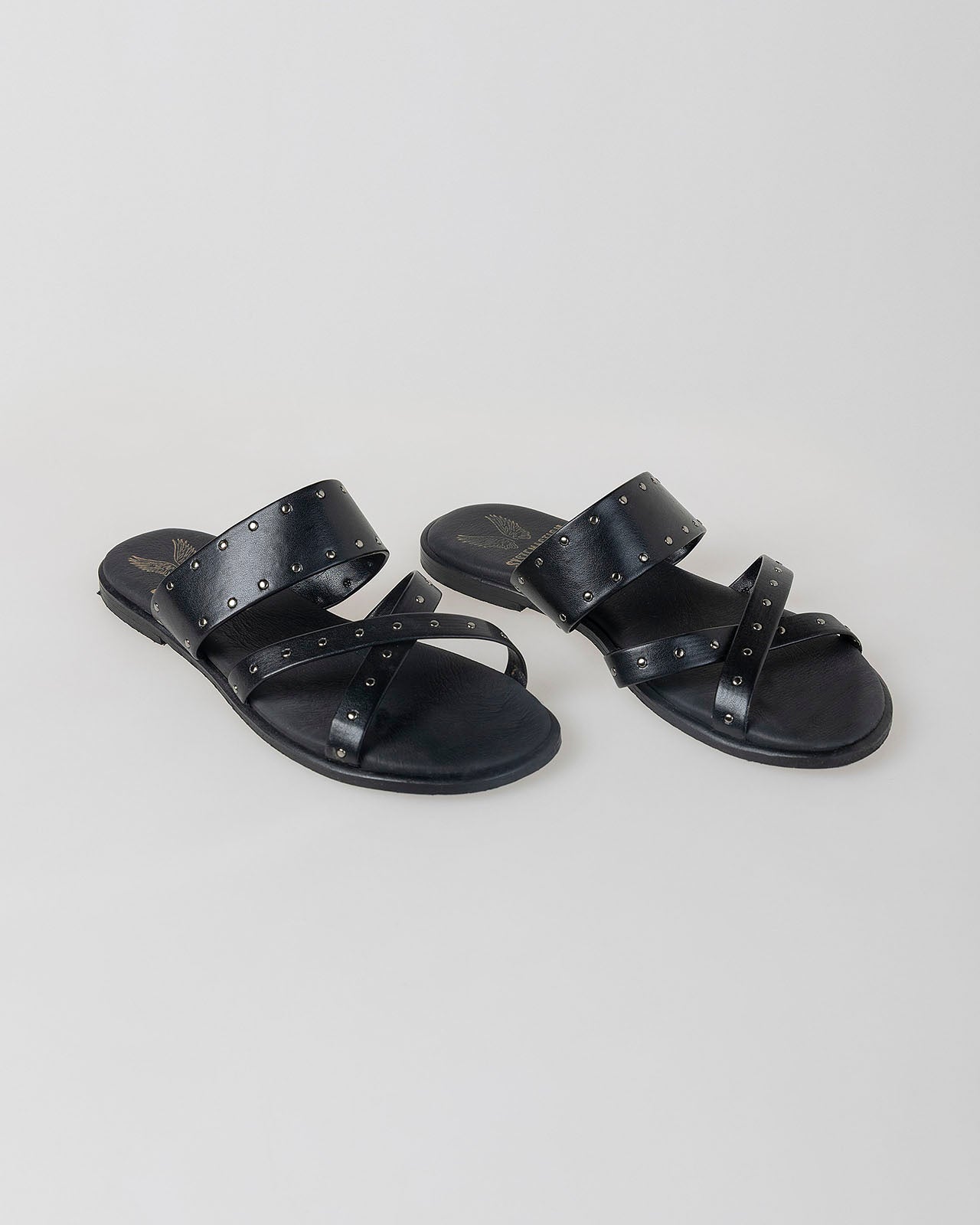 Sandalia con tachas